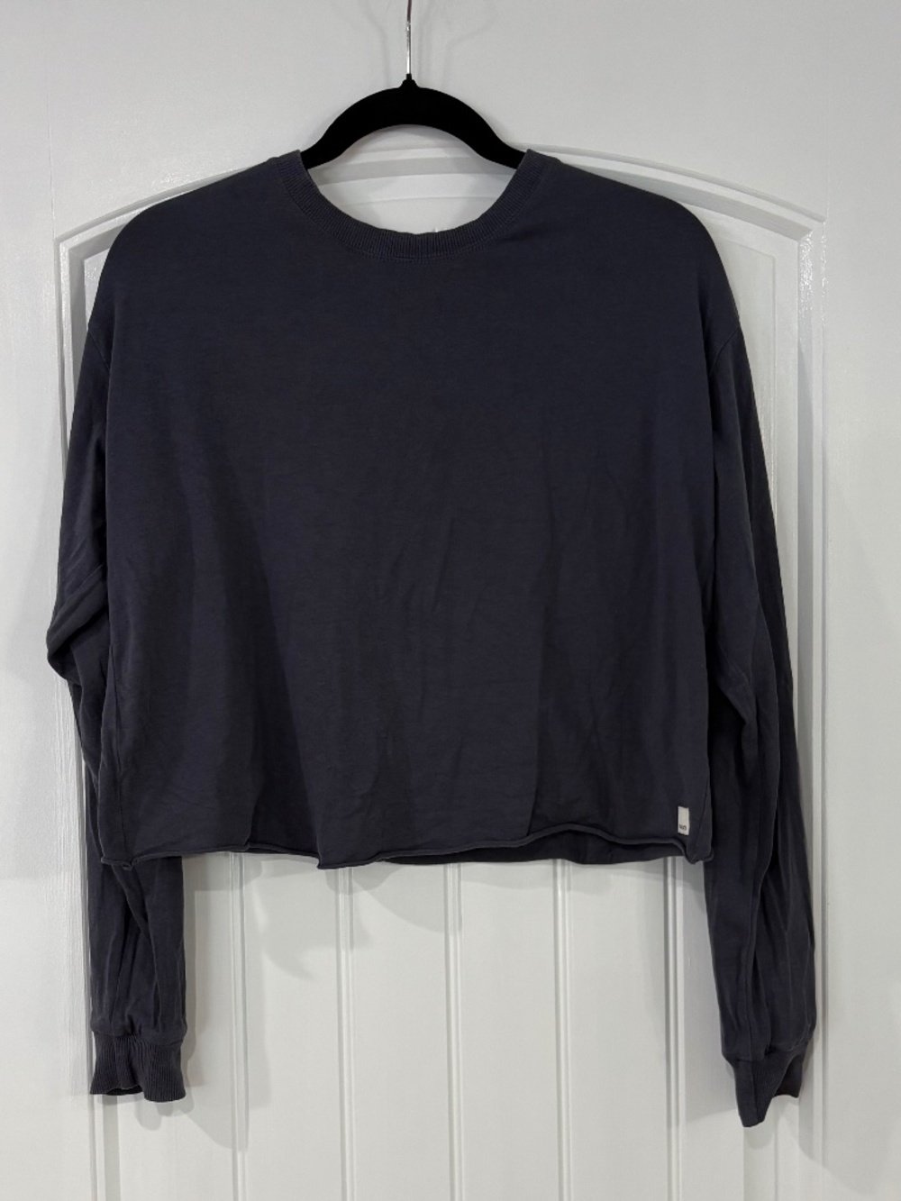 Vuori raw hem crop long sleeve